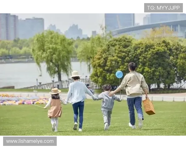 《老爸老妈浪漫史第二季》:初恋的微甜,成长的阵痛,以及那些让我们笑中带泪的瞬间 《老爸老妈浪漫史第二季》:初恋的微甜,成长的阵痛,以及那些让我们笑中带泪的瞬间